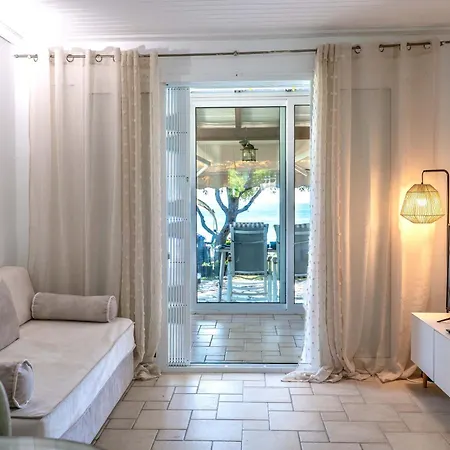 Vilă Corfu 13 *